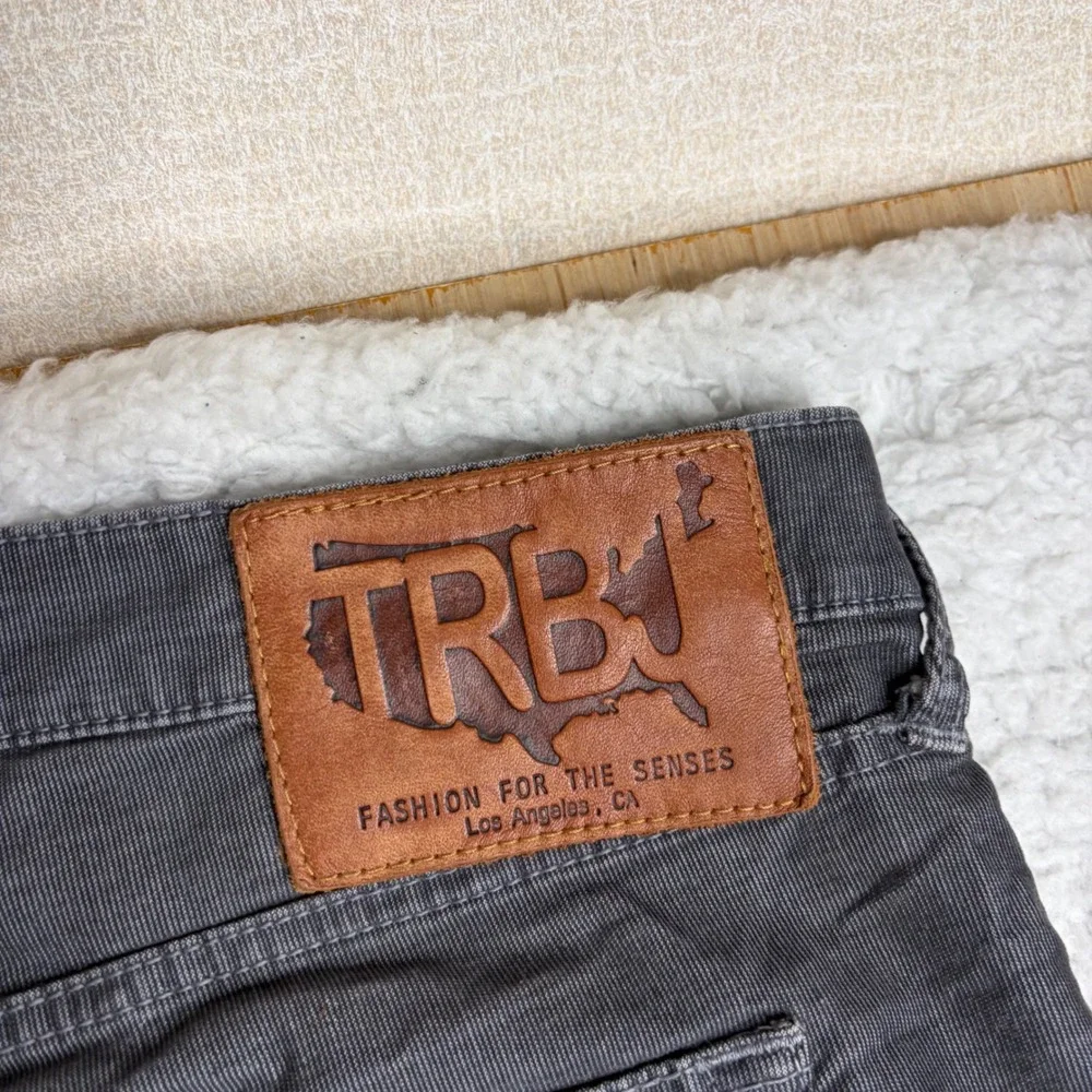 True Religion Mens Gray Corduroy Straight Leg Pants Size 38x32 TRBJ Logo Patch